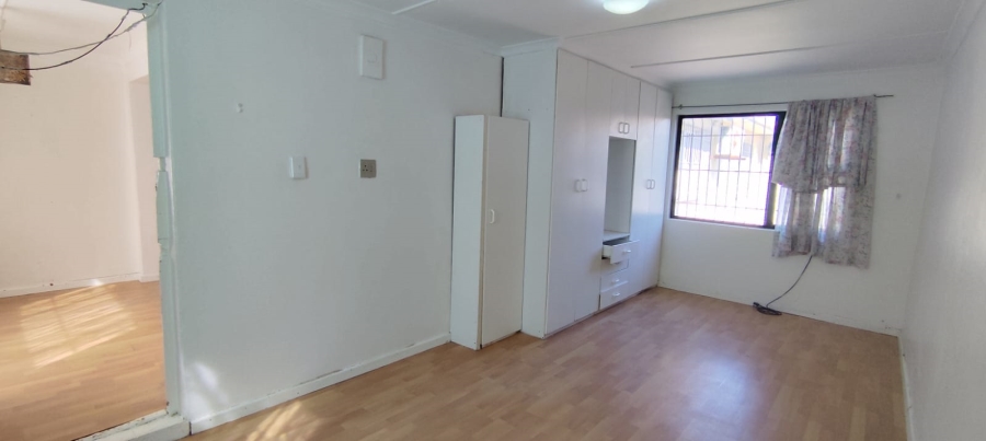 To Let 1 Bedroom Property for Rent in Grassy Park Western Cape